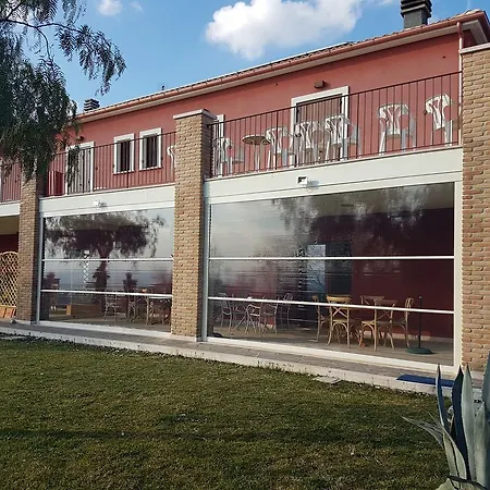 Torrenera Agriturismo Κατάλυμα σε φάρμα *